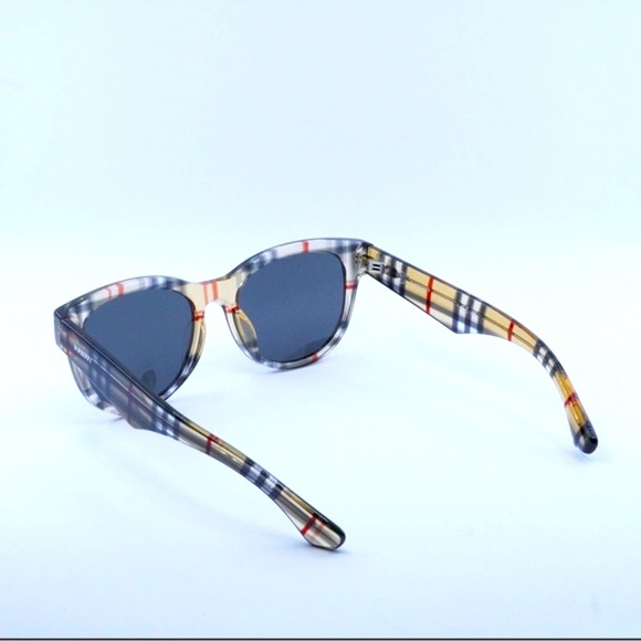 💎NWOT - Burberry Sunglasses with full inclusion - Picture 3 of 8
